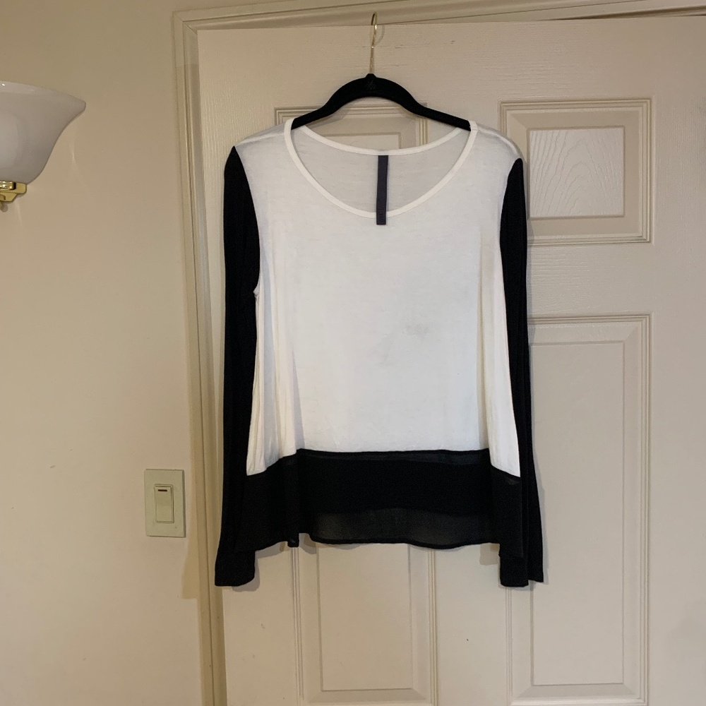 Wyatt Ivory/Black Scoop Neck Top sz S